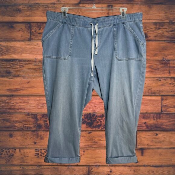 Lane Bryant Cuffed Hem Light Washed Mid-Rise Boyfriend Capri Jeans Size 20 - Picture 1 of 6
